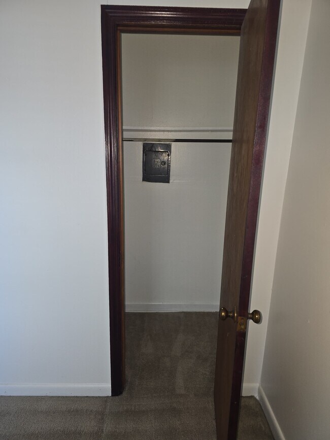 Building Photo - 3422 Shenandoah Dr