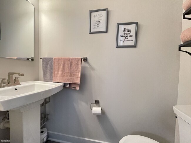 Building Photo - 3 br, 2.5 bath Townhome - 14503 Hunts Farm...