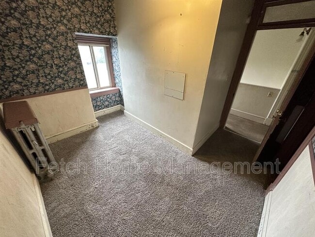 Building Photo - 911 E King St