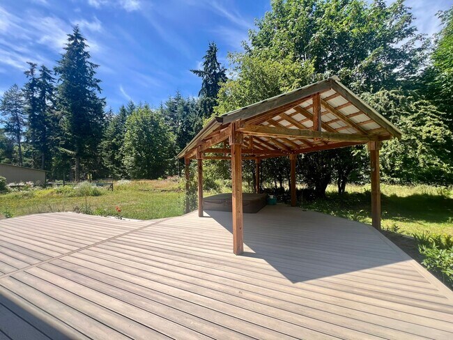 Building Photo - 3+ BD on 2 Acres - Barn Included