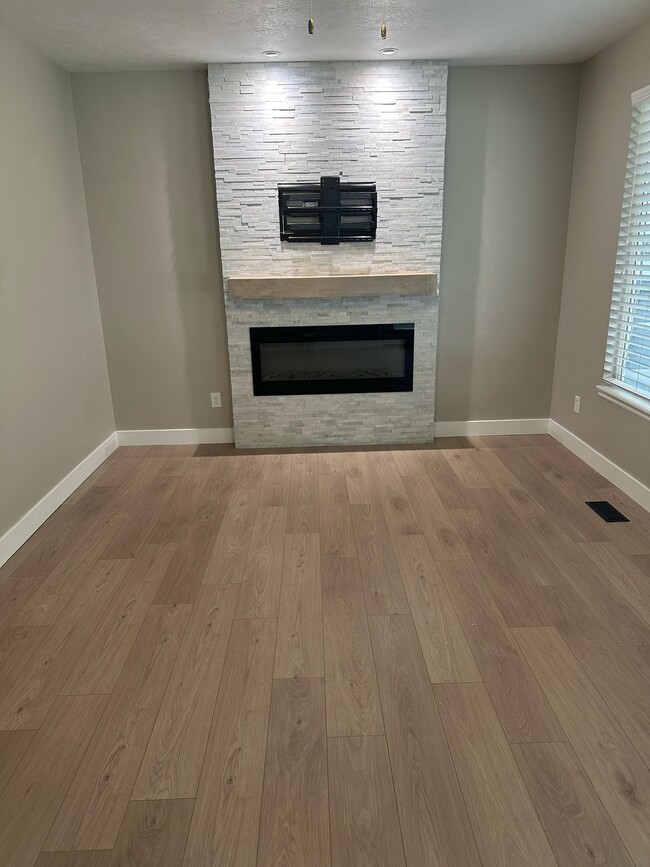 Building Photo - 5778 Ballerina Way