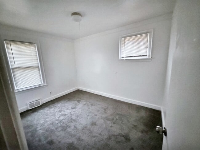 Building Photo - 9227 Grayton St