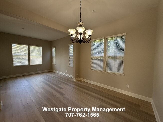 Building Photo - 1708 Southridge Dr