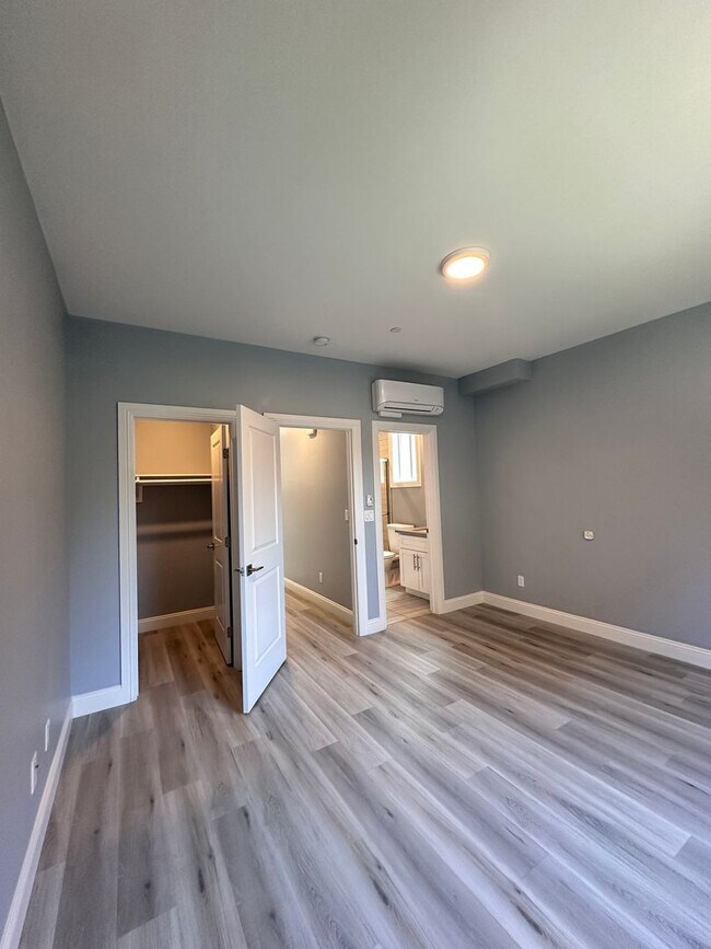 Building Photo - Attached separate first floor 1-bedroom, 1-bathroom suite