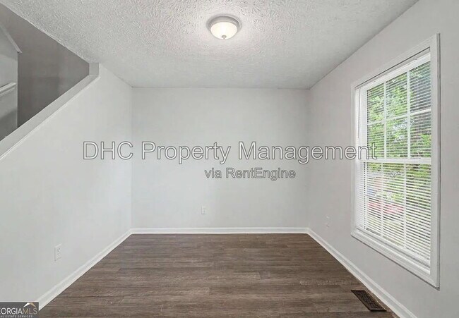 Building Photo - 1167 Hubbard St SW