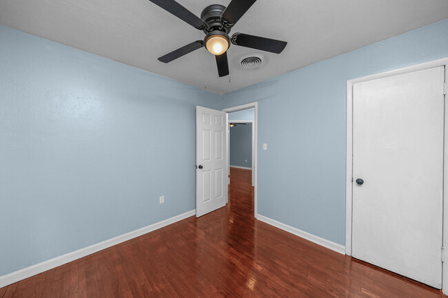 Building Photo - 2411 NW 35th St