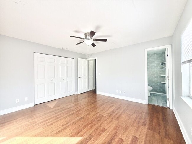 Building Photo - 6475 Cedarbrook Dr