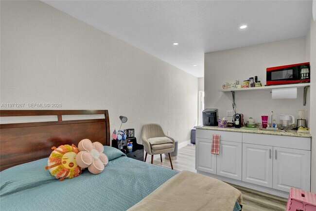 Building Photo - 15962 SW 138th Ct