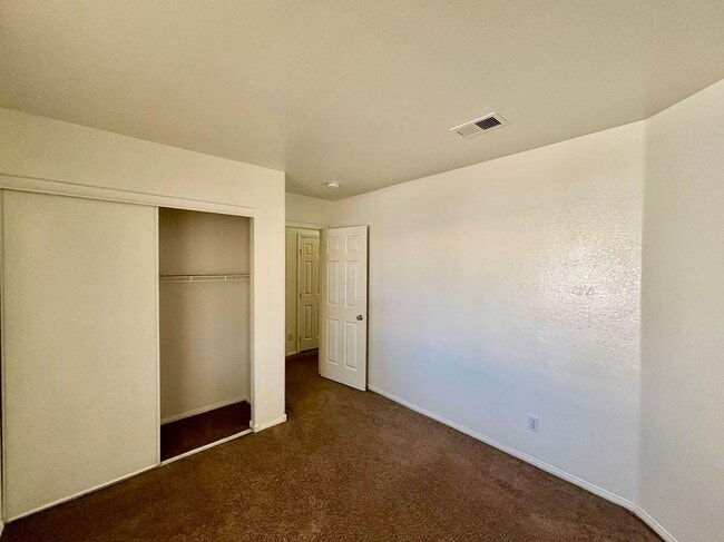 Building Photo - Charming single-story home