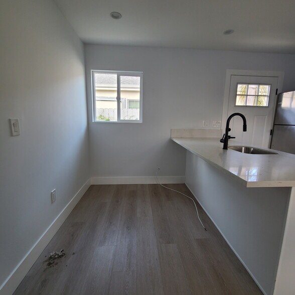 Building Photo - 8151 Hazeltine Ave