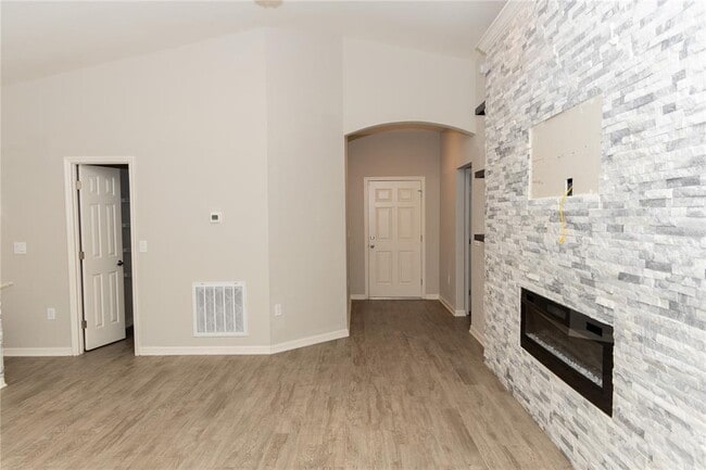 Building Photo - 213 Talladega Ln