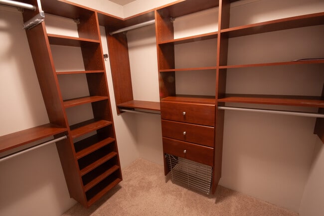 Building Photo - 1635 N Cirque Ln