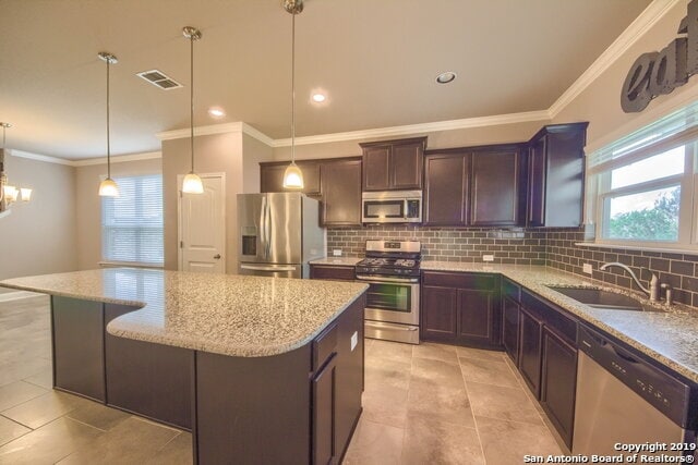 Building Photo - Stunning Home in Alamo Ranch Location!!