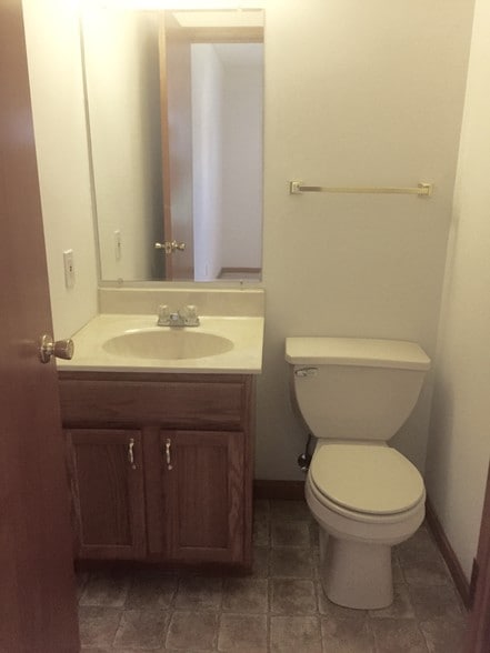 Building Photo - 1508 Blue Bonnet St