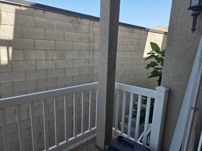 Building Photo - 380 N 500 W