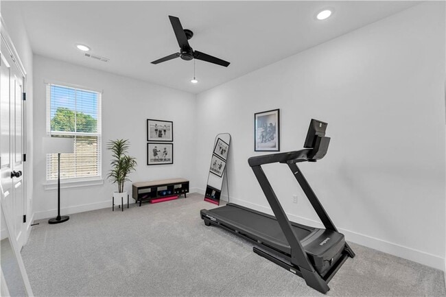 Building Photo - 2047 E Little Crew Dr