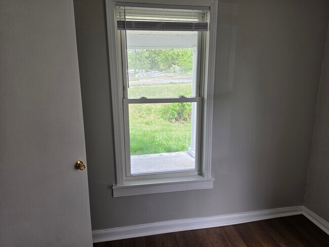 Building Photo - 2 Bedroom 1 Bath House in Southwest Roanoke