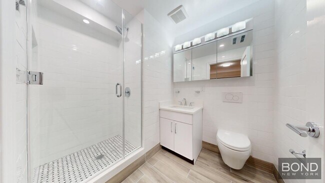 Building Photo - 157 W 57th St