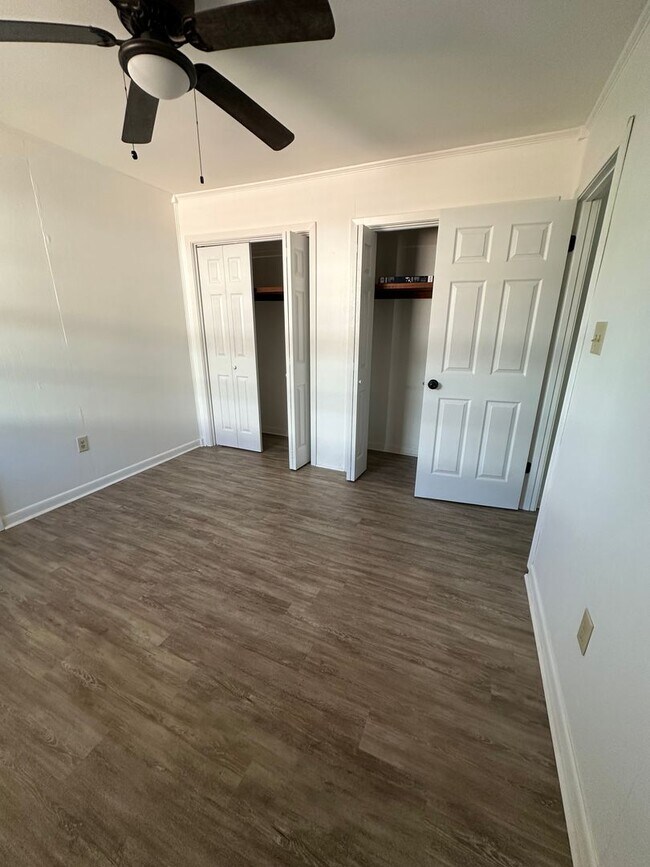 Building Photo - Updated 3 Bedroom 1.5 Bath Home in Gray