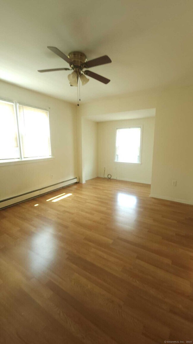 Building Photo - 33 Trowel St