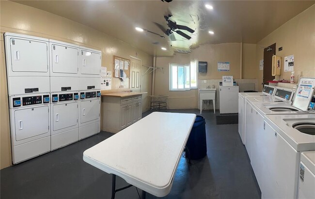 Building Photo - 4215 E Bay Dr