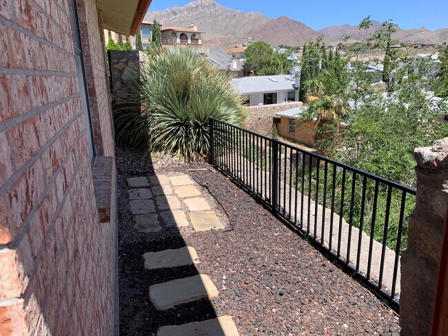 Building Photo - 6745 Ridge Top Dr