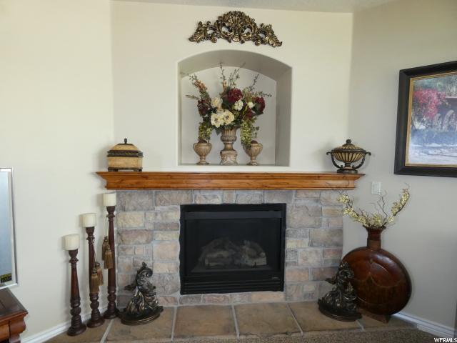 Building Photo - 3080 N CREST DR