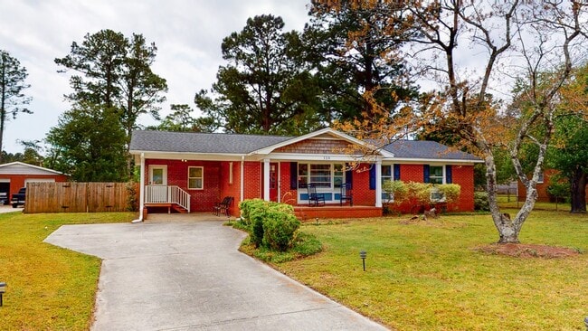 Building Photo - 110 Pinecliff Dr