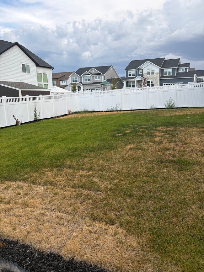 Building Photo - 13735 Devers Dr