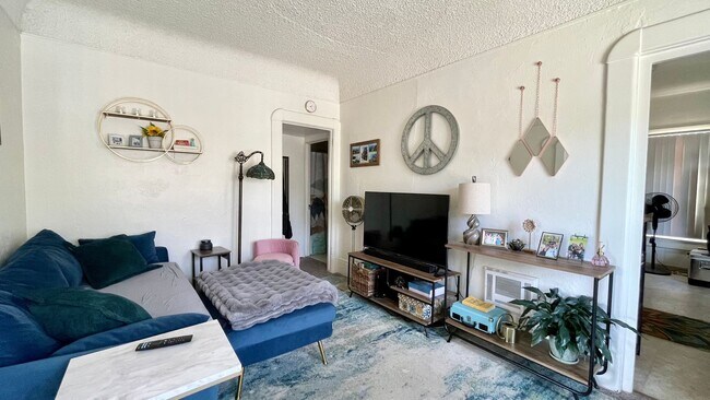 Building Photo - 1-Bedroom Apartment in Historic Albert Hou...
