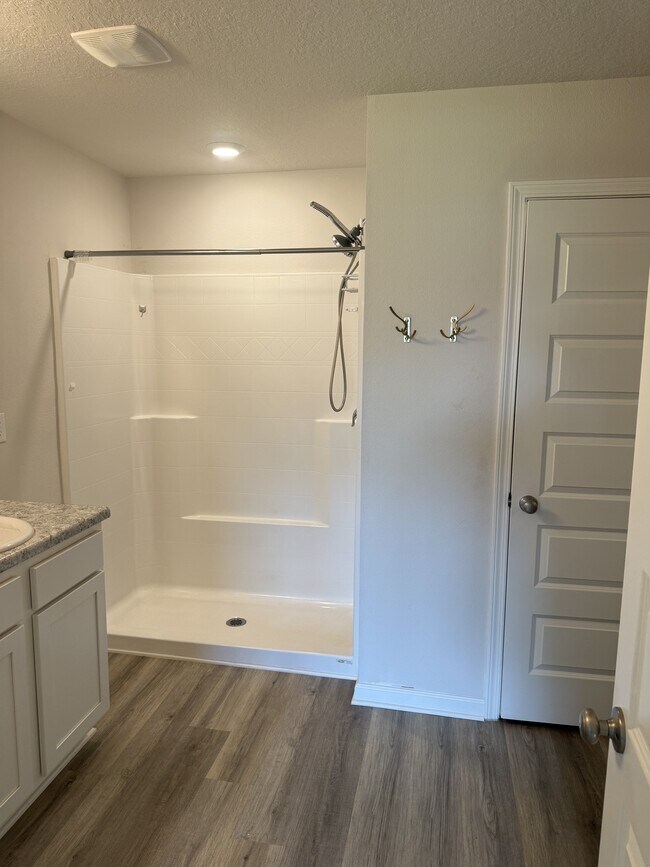 Building Photo - 5462 Peach Dr