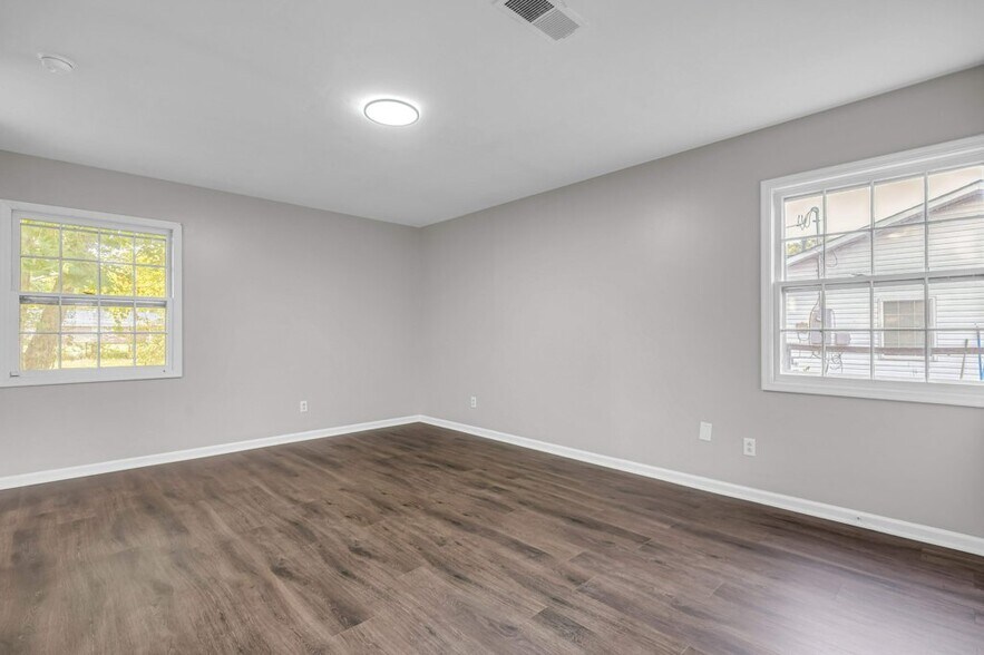 Building Photo - 141 Babs Dr