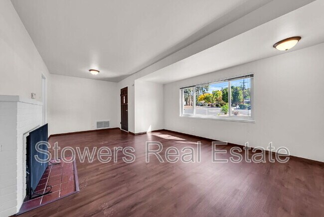 Building Photo - 275 Cameo Dr