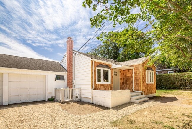 Building Photo - 15 Indian Hill Rd