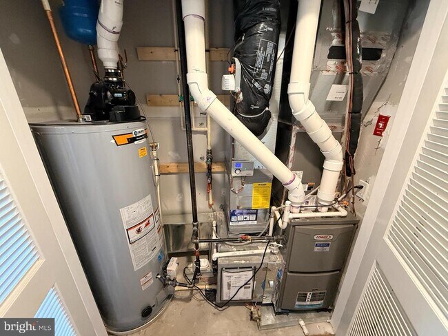 Building Photo - 315 Willis St