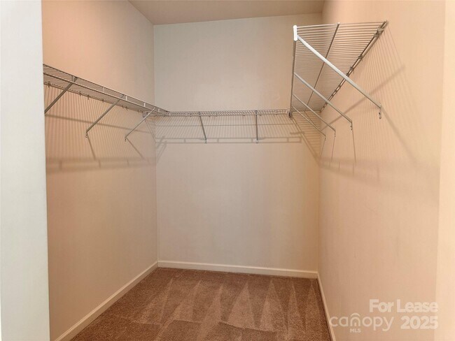 Building Photo - 5125 Saddleback Dr