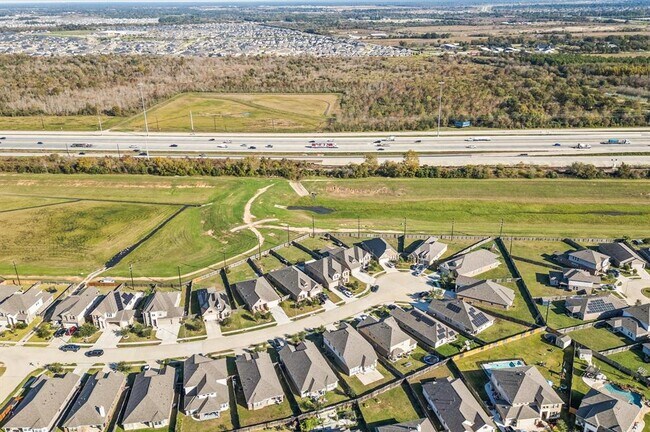 Building Photo - 31423 Elkcreek Bend Dr