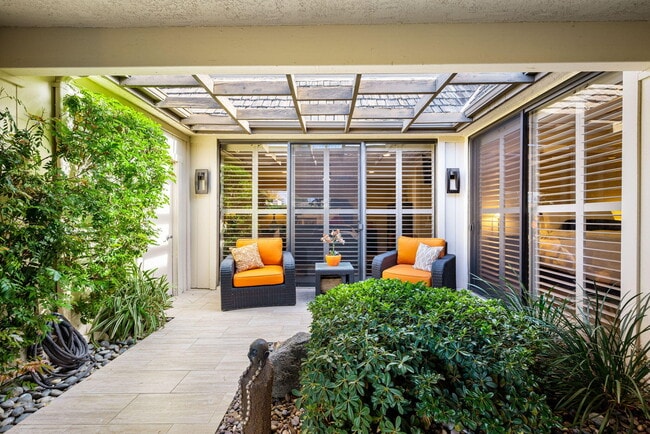 Building Photo - 1 Briarcliff Ct