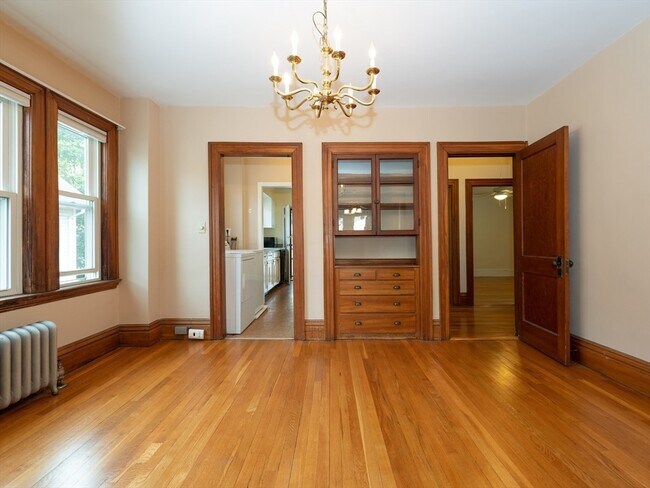 Building Photo - 32 Rangeley Rd