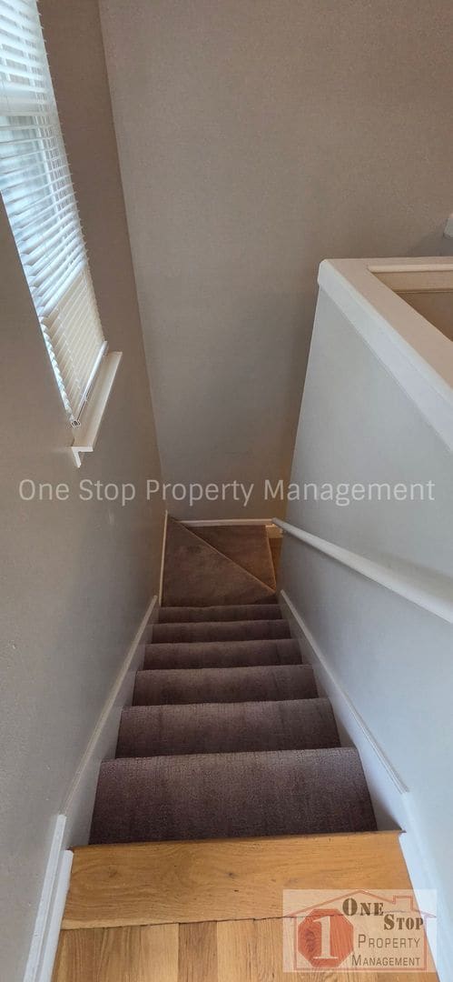 Building Photo - Charming 3 Bedroom, 2 Bathroom, 2 Car Garage Home in Parkville