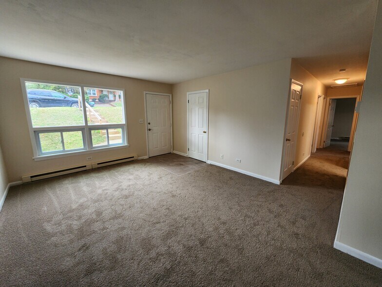 Building Photo - 1104 River Ct