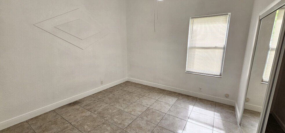 Building Photo - 410 Columbus Pky