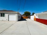 Building Photo - 5037 Kenmore Dr