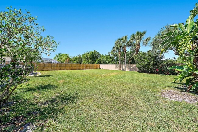 Building Photo - 500 N Cypress Dr