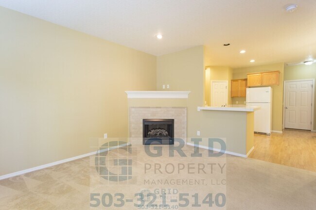 Building Photo - Spacious 3 Bedroom, 2.5 Bath Townhome Available in Hillsboro - 2 Car Garage!