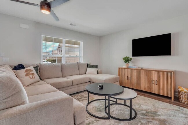 Building Photo - 321 Dogwood Cir