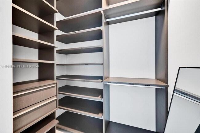 Building Photo - 851 NE 1st Ave