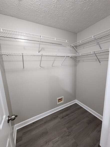Building Photo - 330 Bubble Creek Ct
