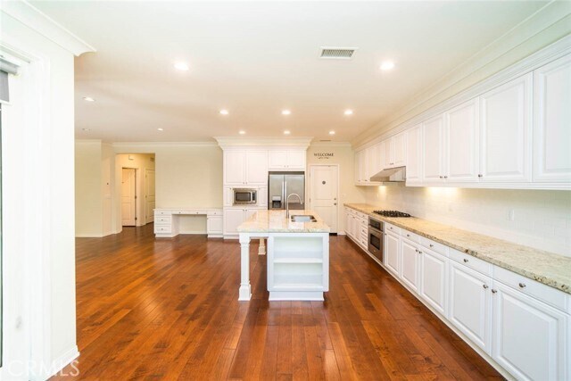 Building Photo - 33 Bromeliad