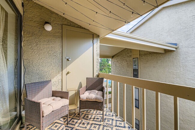 Building Photo - Peaceful 2BR Retreat Near Bobolink Trail